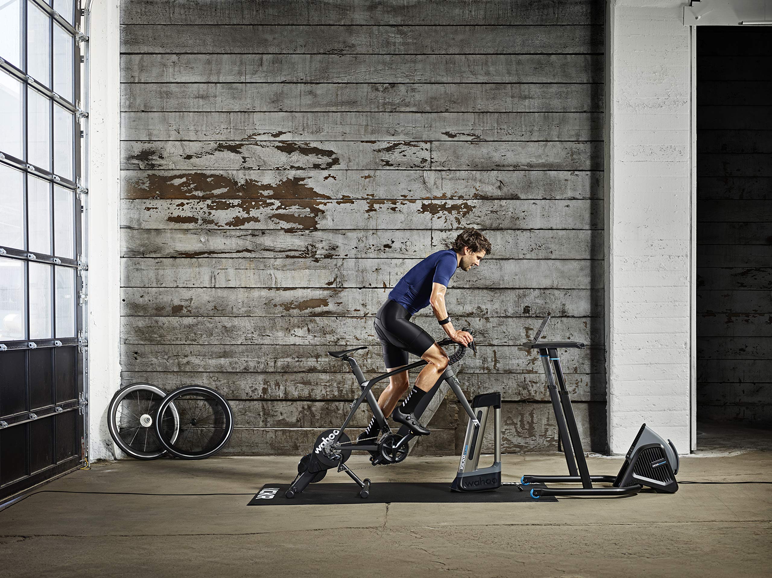 Bluetooth Ventilator KICKR HEADWIND 4 Geschwindigkeiten bis 48 km/h für Indoor Cycling mit App-Steuerung und ANT+