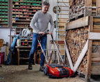 Akku-Kehrmaschine TE-SW 18/610 Li-Solo 18 V mit 61 cm Kehrbreite 20 l Schmutzbehälter verstellbarem Lenker und abnehmbarer Lippe
