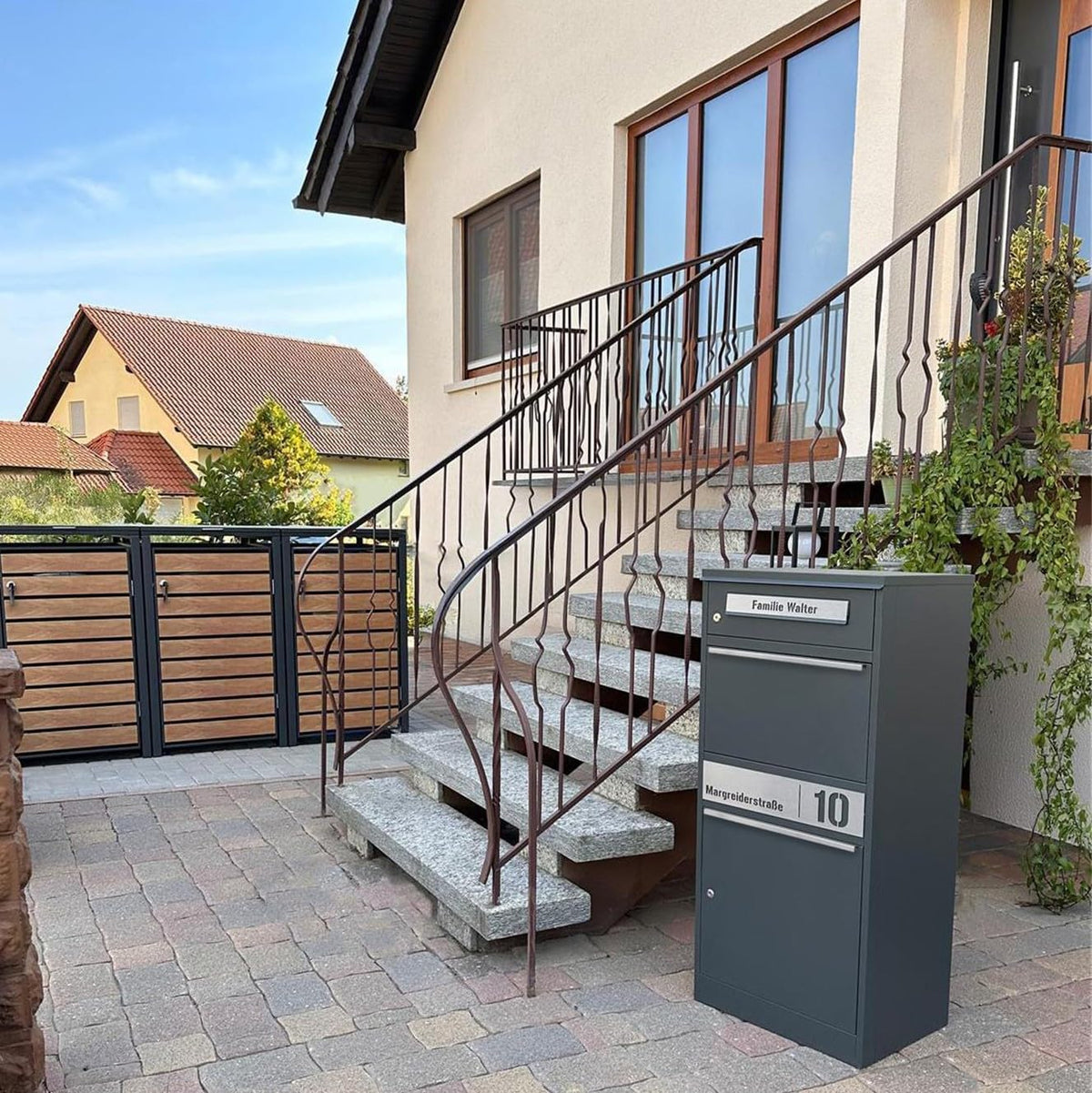 Paketbriefkasten mit großem Paketfach Bispo 2 112,9 x 50,3 x 37,4 cm Stahl abschließbar DIN C4 Einwurf 2 Schlüssel