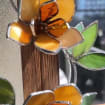 Tiffany-Stil Spiegel mit Glasblumen Magnolien Bernstein Naturholz Wanddekoration