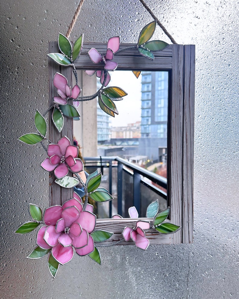 Glasmalerei-Spiegel mit Magnolien, Holzrahmen, botanische Wanddekoration, 30x40 cm