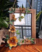 Tiffany-Stil Spiegel mit Glasblumen Magnolien Bernstein Naturholz Wanddekoration