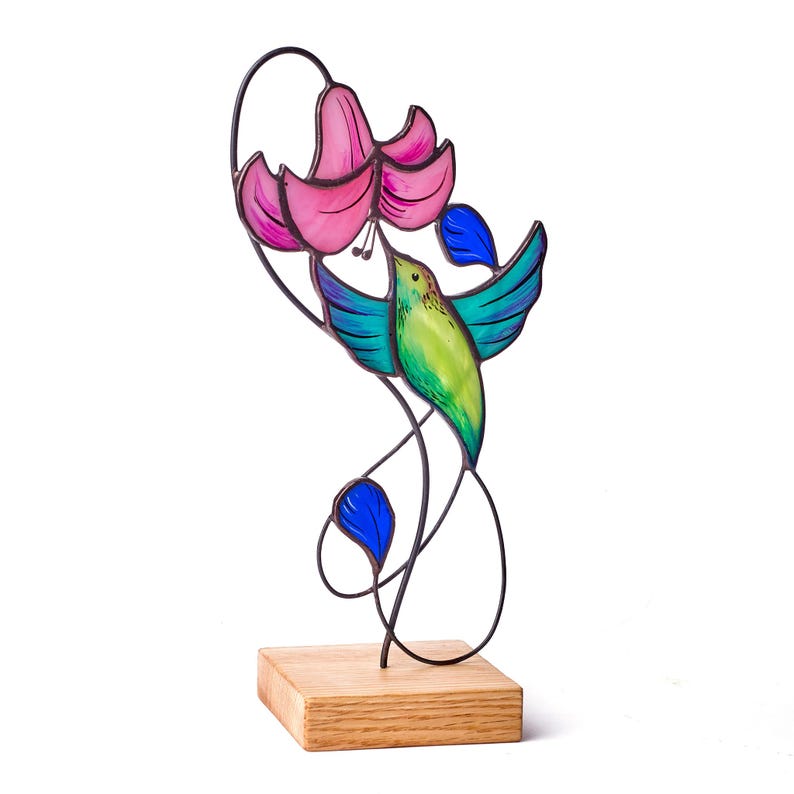 Kolibri- und Lilien-Skulptur aus Buntglas, Tiffany-Technik, Eichensockel, 26 cm