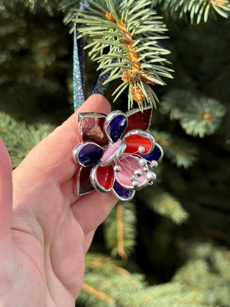 Multicolor Fuchsia Blume Glasmalerei Ornament Suncatcher Weihnachtsdeko 6x6 cm