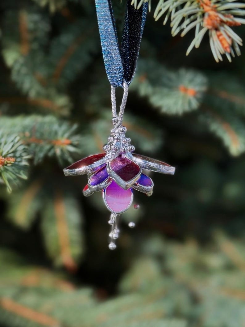 Multicolor Fuchsia Blume Glasmalerei Ornament Suncatcher Weihnachtsdeko 6x6 cm