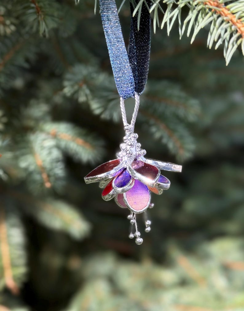 Multicolor Fuchsia Blume Glasmalerei Ornament Suncatcher Weihnachtsdeko 6x6 cm