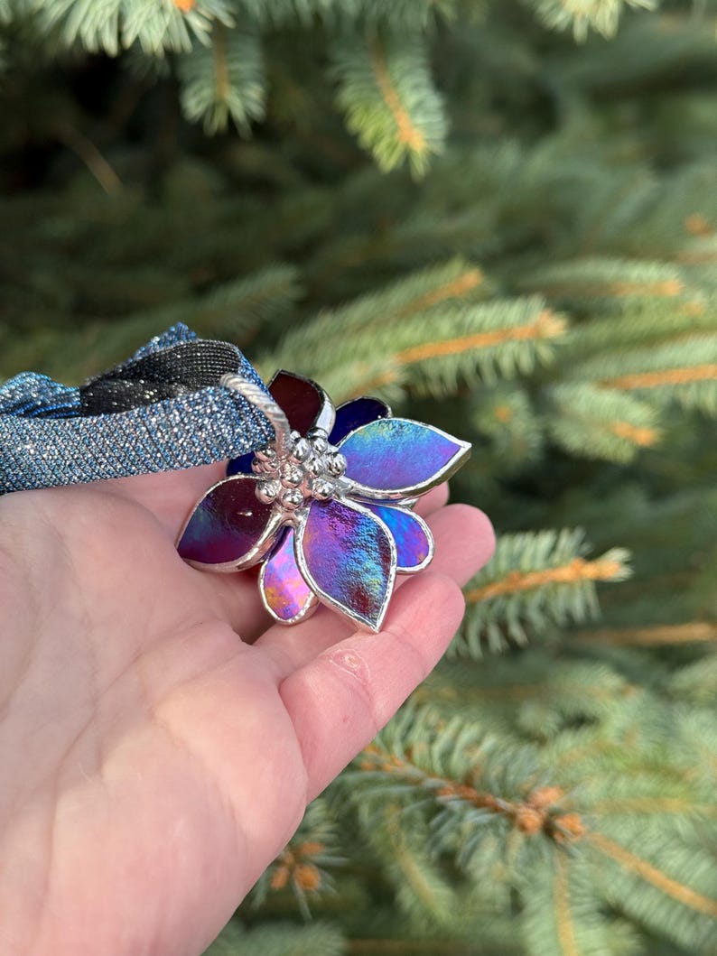 Multicolor Fuchsia Blume Glasmalerei Ornament Suncatcher Weihnachtsdeko 6x6 cm