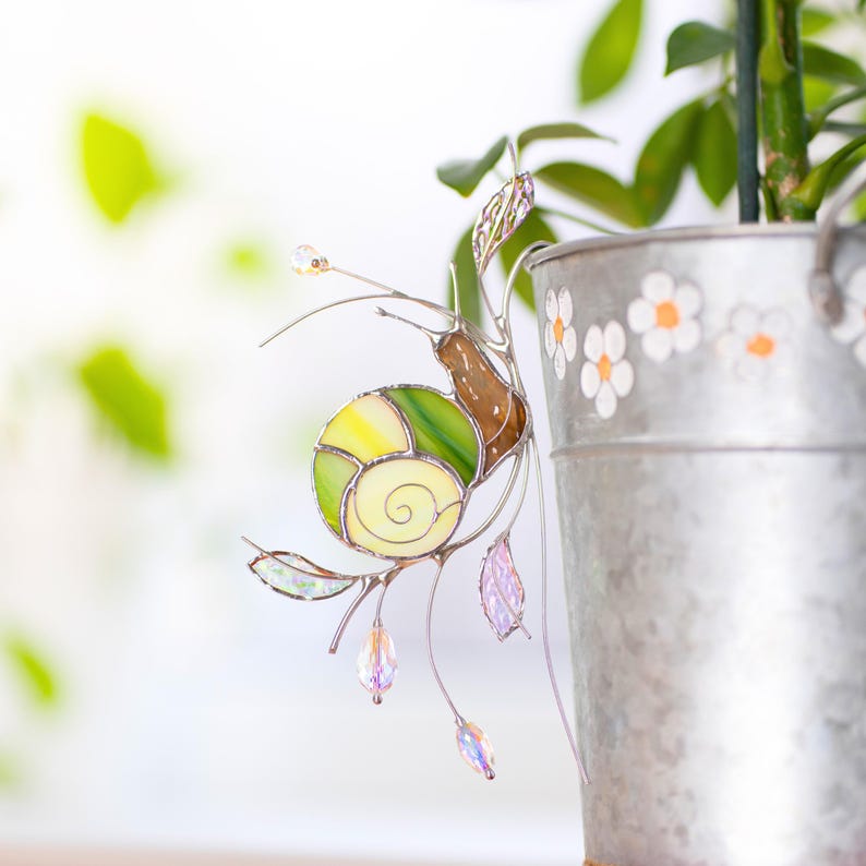 Gartenschnecke Buntglas Sonnenfänger mit Kristallen – 9,5 x 16,5 cm