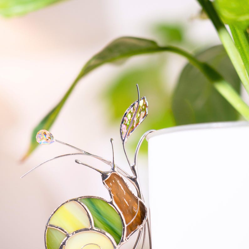 Gartenschnecke Buntglas Sonnenfänger mit Kristallen – 9,5 x 16,5 cm