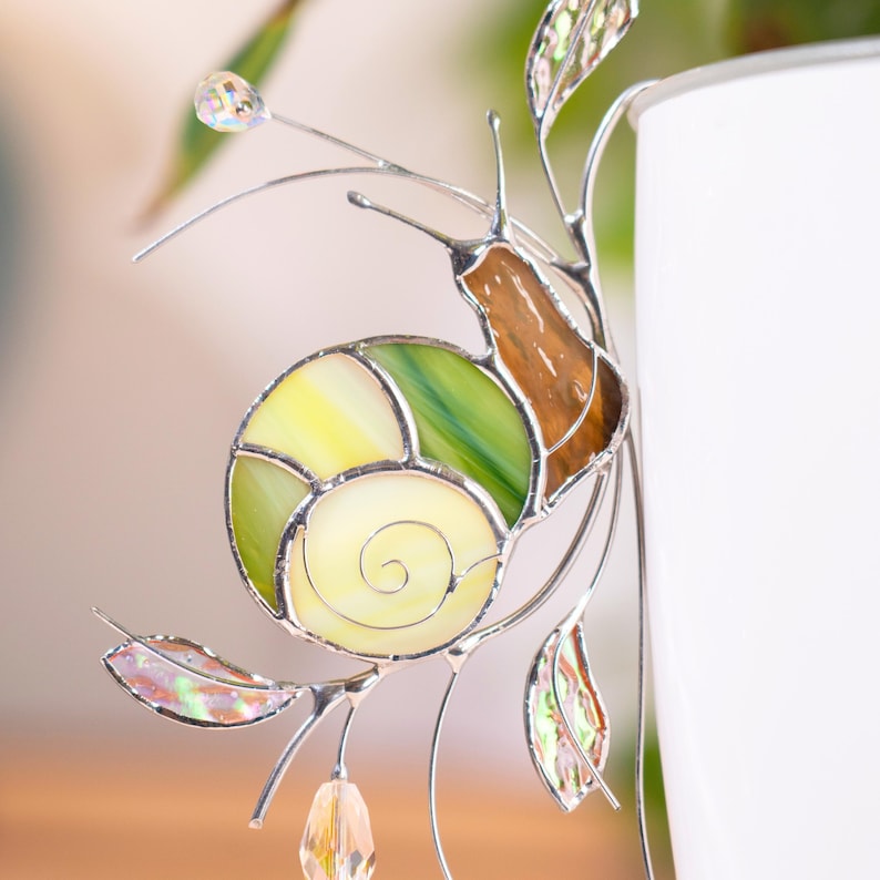 Gartenschnecke Buntglas Sonnenfänger mit Kristallen – 9,5 x 16,5 cm