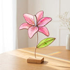 Handgefertigte Glasmalerei Lilie mit Eichenständer, Pink, 20 cm, Muttertagsgeschenk