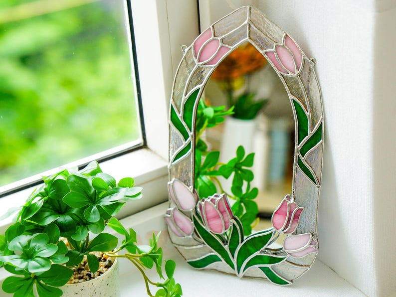 Glasmalerei Tulip Spiegel - Gothic Arch Floral Wanddekoration mit Kette