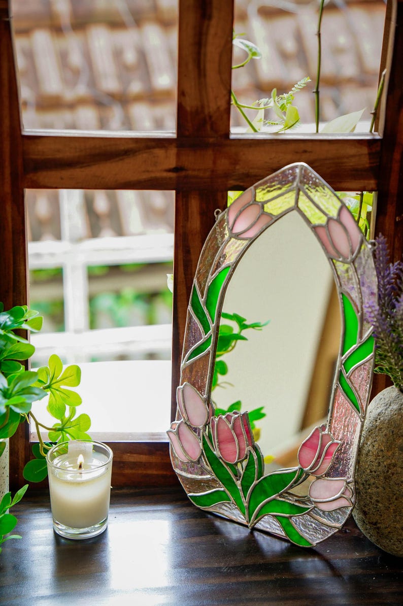 Glasmalerei Tulip Spiegel - Gothic Arch Floral Wanddekoration mit Kette