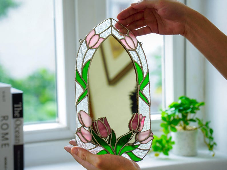 Glasmalerei Tulip Spiegel - Gothic Arch Floral Wanddekoration mit Kette