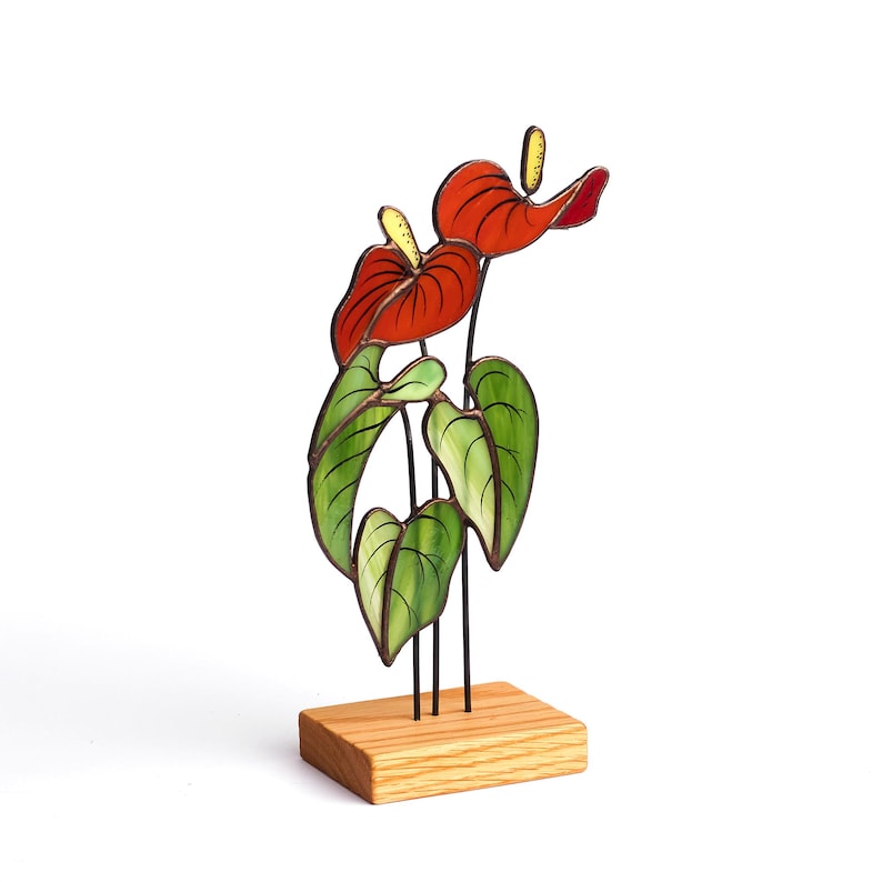 Kolibri- und Lilien-Skulptur aus Buntglas, Tiffany-Technik, Eichensockel, 26 cm